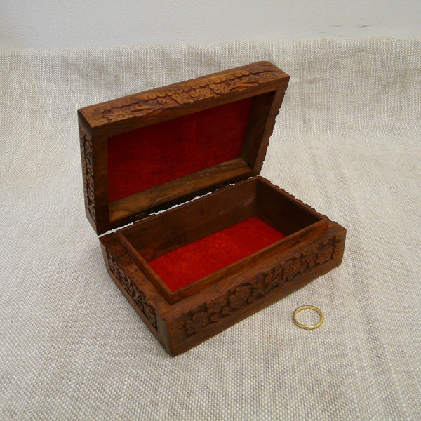 P1110101-Fair-trade-carved-all-over-box-open
