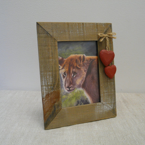 P1110141-Eco-friendly-Driftwood-frame-wide-red-hearts
