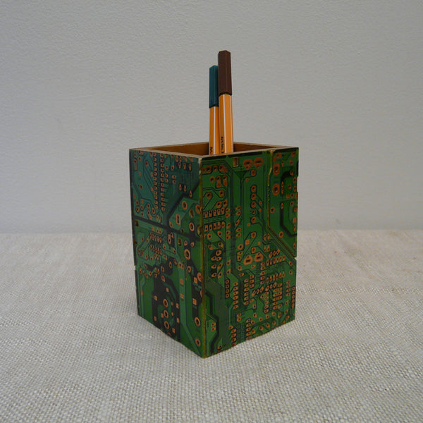 P1110144-Fair-Trade-Upcycled-Circuit-board-Pen-pot-with-pens