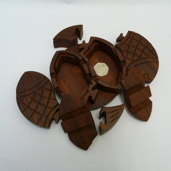 P1110178-Fair-trade-Sesham-wood-2-fish-Puzzle-box-open