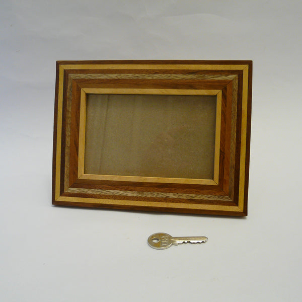 P1110384-fair-trade-mixed-woods-long-pieces-picture-frame-landscape-with-key