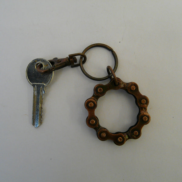 P1110396-fair-trade-upcycled-bike-chain-circle-keyring-with-key