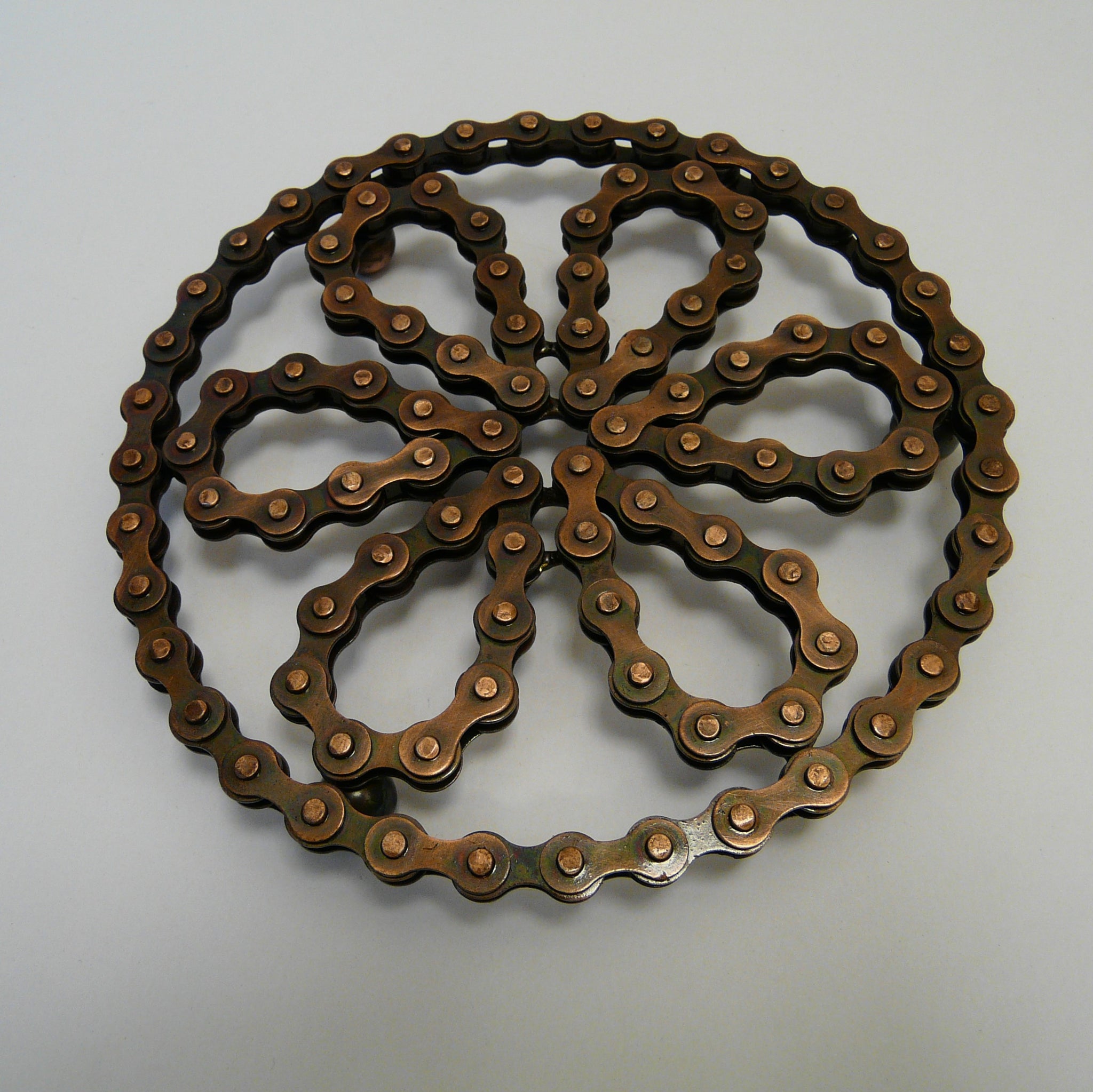 531-fair-trade-upcycled-bronze-brown-bike-bicycle-chain-trivet-flower-shape-cycle