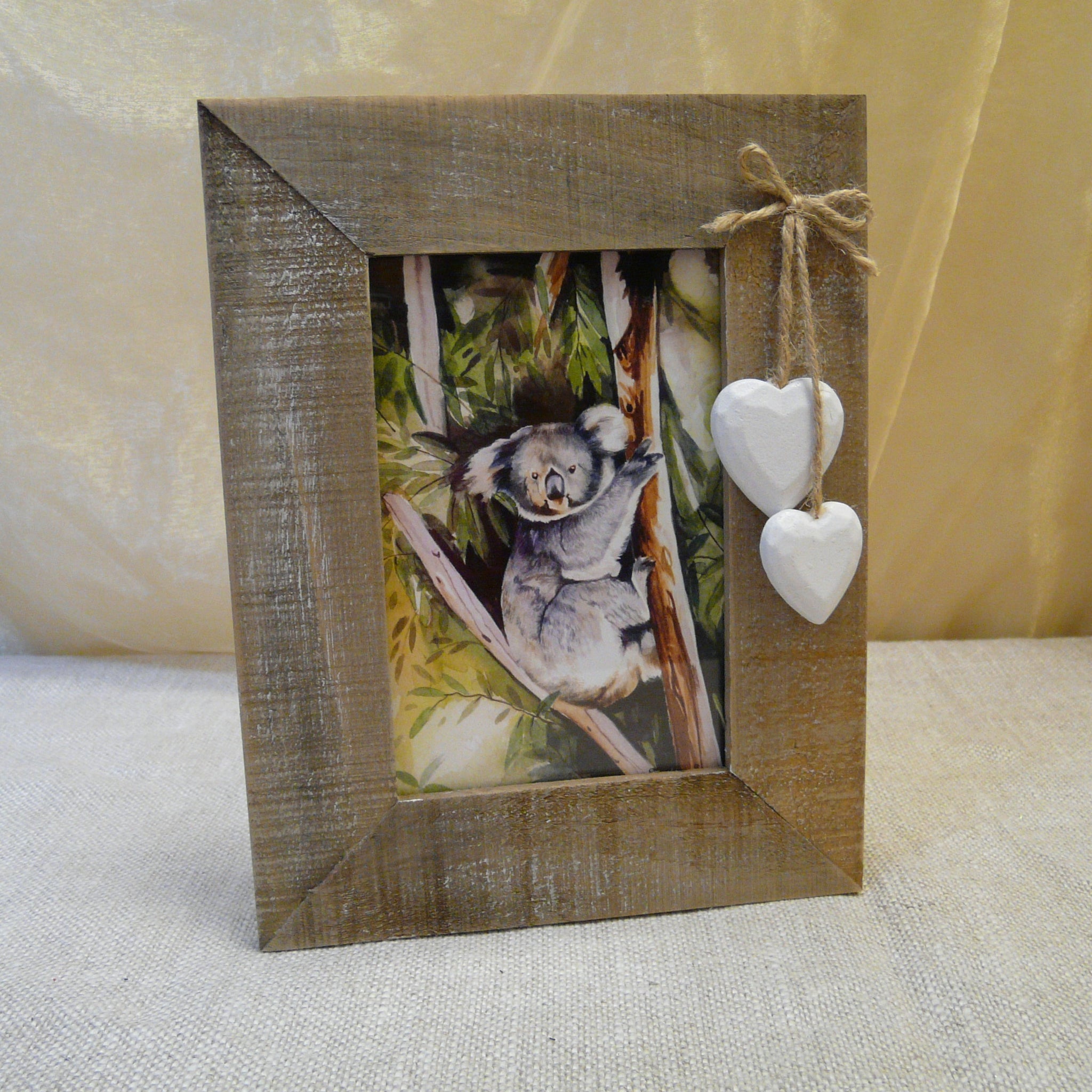 P1090399-Eco-friendly-drift-wood-Picture-frame-with-white-hearts
