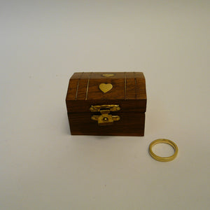 P1090705-Fair-trade-Mini-sesham-wood-chest-box-with-inlaid-brass-hearts