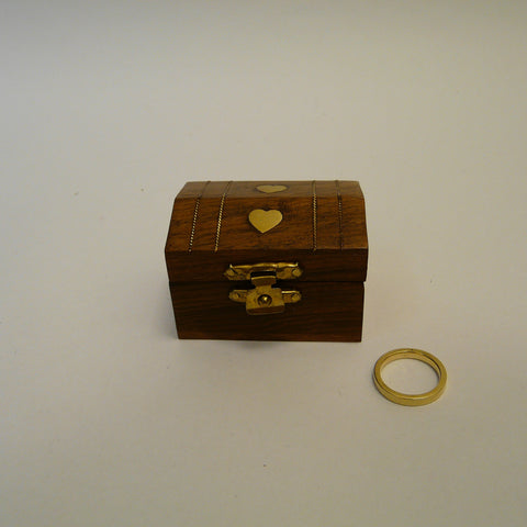 P1090705-Fair-trade-Mini-sesham-wood-chest-box-with-inlaid-brass-hearts