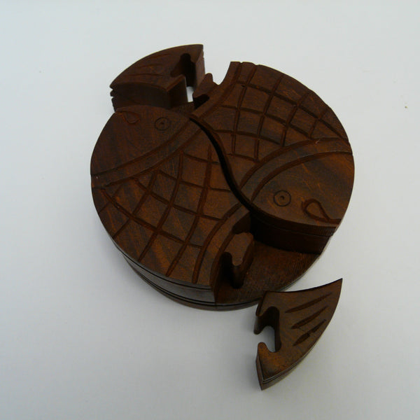P1110176-Fair-trade-Sesham-wood-2-fish-Puzzle-box-tail-locks-moved