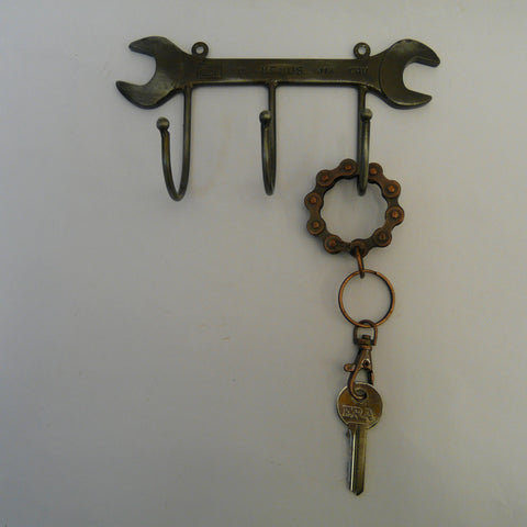 P1110390-fair-trade-upcycled-spanner-hooks-with-bike-chain-circle-keyring-with-key